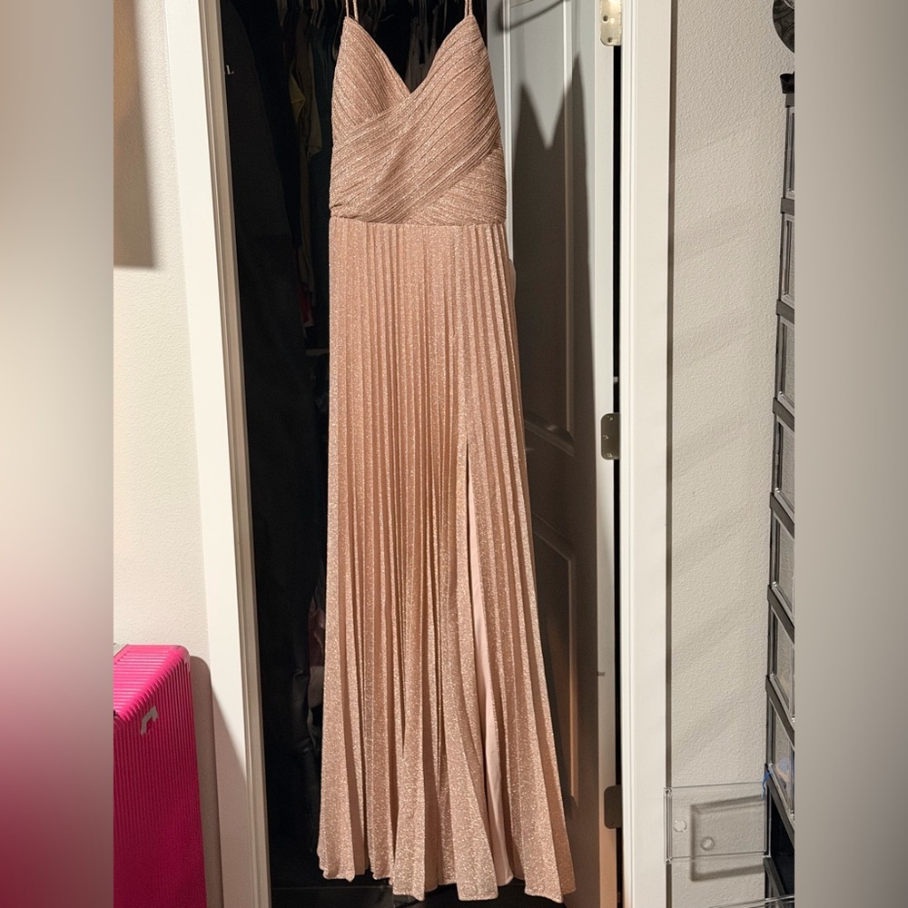 Elegant Pink Pleated Formal Dress